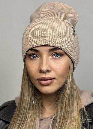 Женская осенняя шапка лопата кремовая