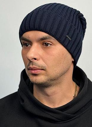 Мужская теплая вязаная шапка с ремешком