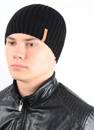 Классическая мужская шапка без отворота черная