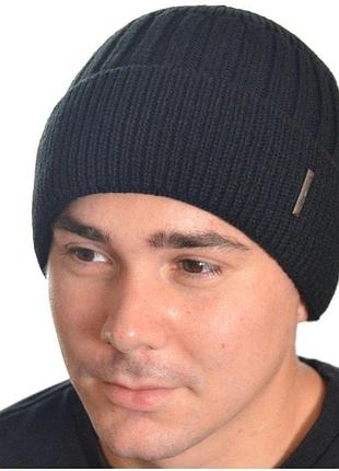 Мужская зимняя шапка с ремешком черная