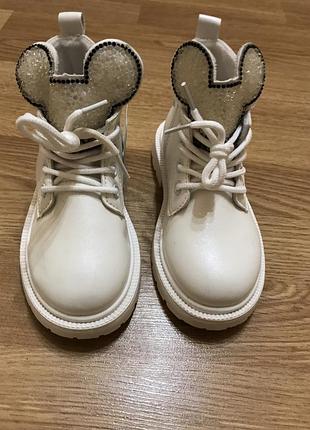 Уцінка. дитячі черевики міккі маус.