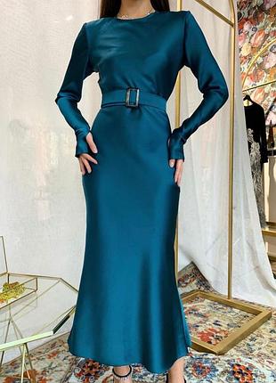 Платье с поясом