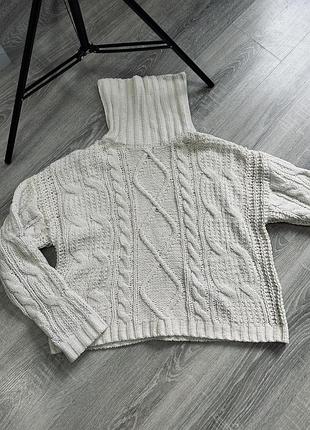 Жіночий вʼязаний светр