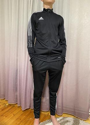 Костюм adidas, стан- 100/100купляли в польщі в спортивному магазині