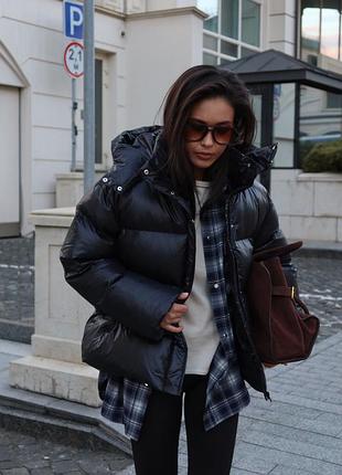 Ідеальний глянцевий пуховик з преміальної водонепроникної тканини до -20