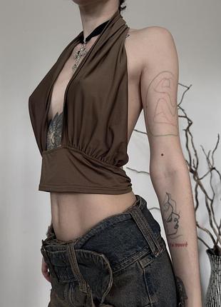 Бежевий топ з відкритою спиною