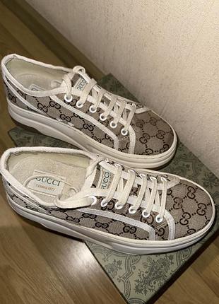 Кросівки жіночі gucci