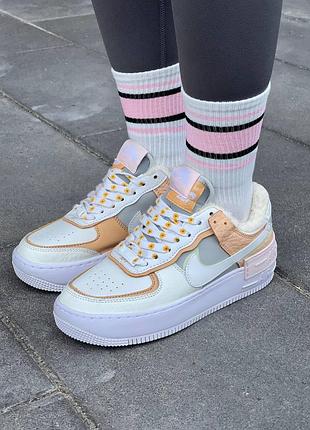 Зимові жіночі кросівки nike air force 1 shadow winter fur beige white найк форс білого з бежевим кольорів хутро
