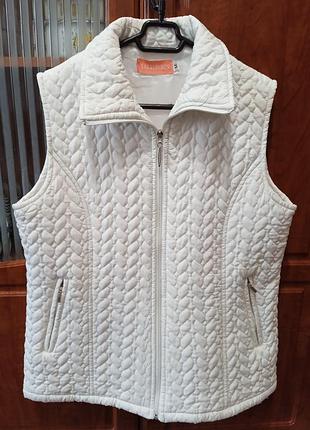 Стеганная легкая жилетка