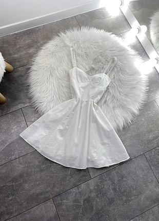 Гарна сукня