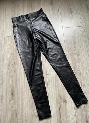 Гарні легінси чорні екошкіра м10