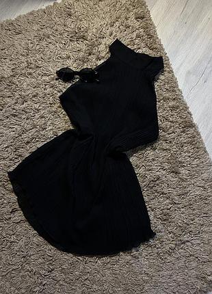 Чорна блуза-майка з гофрованої тканини без рукавів під горло❤️