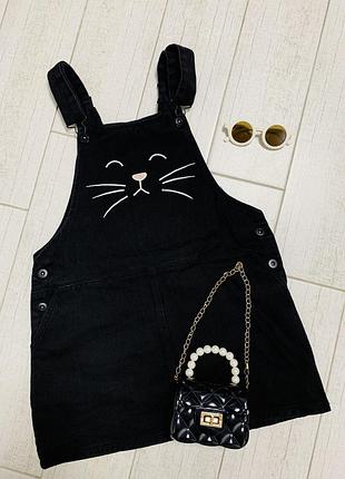 Чорний джинсовий сарафан на бретелях на дівчинку 11-12 років з вишивкою котика