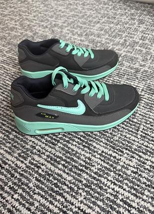 Кросівки на дівчинку 37 розмір устілка 24,2 см