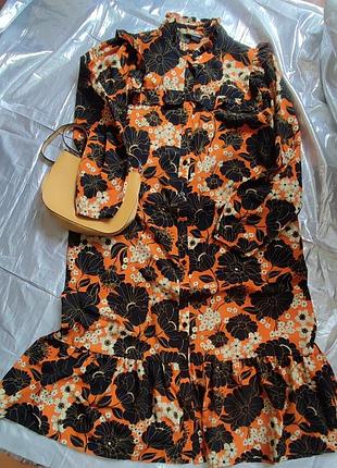 Платье с воланами