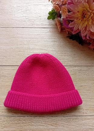 Шапка вязаная белья розовая