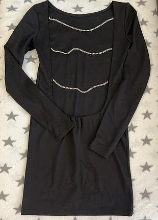 Сукня з відкритою спинкою