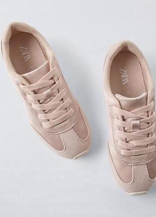 Рожево-пудрові сатиновані кросівки zara