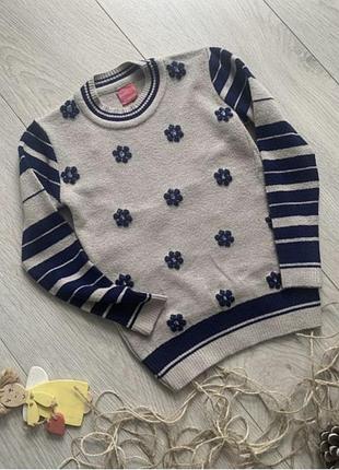 Светрик в гарному кольорі