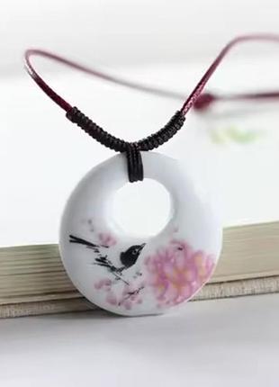Керамическая подвеска на шею, кольная птица сорока сакура