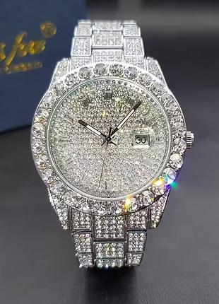 Годинник в стразах