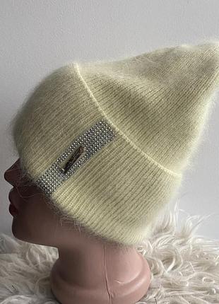 Ніжна жовта ангорова шапка