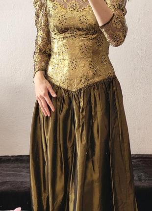 Неймовірно краси сукня з тафти та мережива