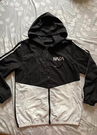 Куртка вітровка