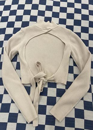 Кофточка з вирізом на спині