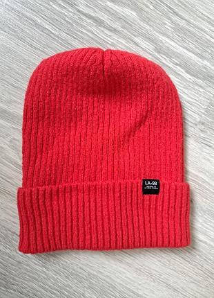 Шапка вязаная красная