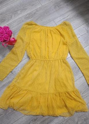 Желтое платье