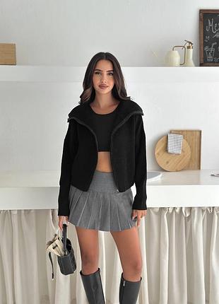 Вязаный кардиган с заниженной линией плеча. застегивается на молнию спереди. 15215