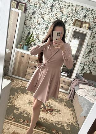 Сукня яка підкреслює форми і водночас приховує недоліки)