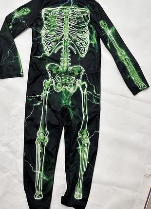 Скелет на хелловін