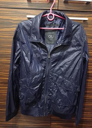 Курточка вітровка