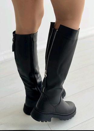 Зимние черные сапоги