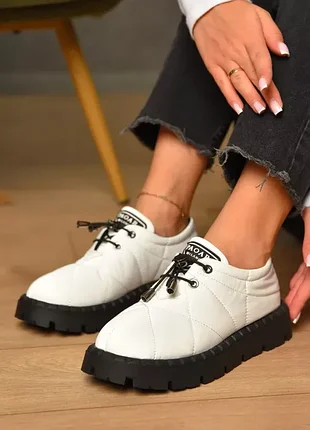Туфли женские белого цвета