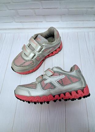 Новые кроссовки на девочку 32 г.