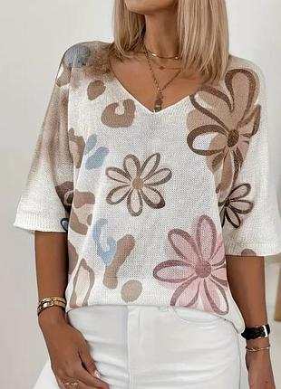 Свитер свободного кроя с v образным вырезом в цветочный принт