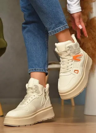 Ботинки женские зимние бежевого цвета