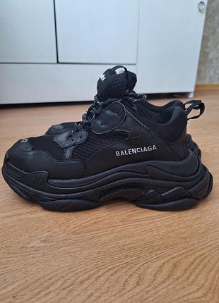 Кросівки стильні triple s