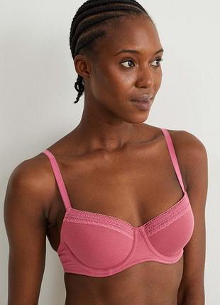Бюстгальтер на косточках с подушечками c&a