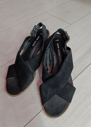 Босоніжки чорні new look