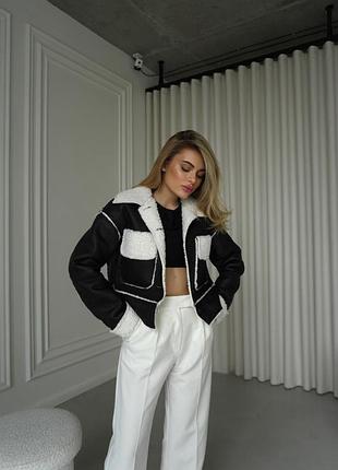 Жіноча вкорочена коротка дублянка шкіряна з еко шкіри чорна з білим хутром тедді всередині