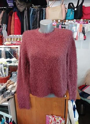 Свитер из пушистой пряжи