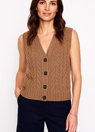 Вязаная в косичку жилетка ,вязаный жилет
