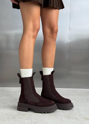 Замшевые женские ботинки челси
