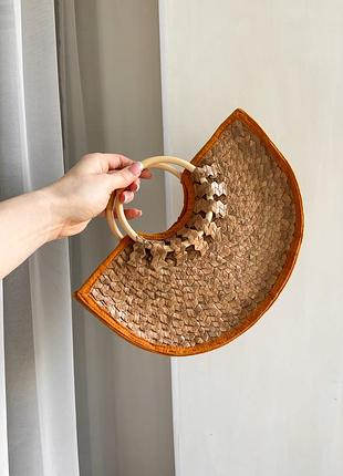 Соломʼяна плетена сумка напівмісяць