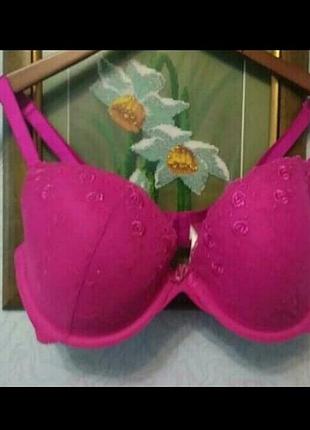 Яскравий бюстгальтер, на тонкому щільному паролоне