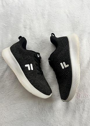 Кросівки фірми fila 38 розміру за устілкою 25 см.